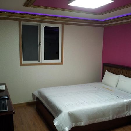 Guangju Hotel Banana Кванджу Экстерьер фото
