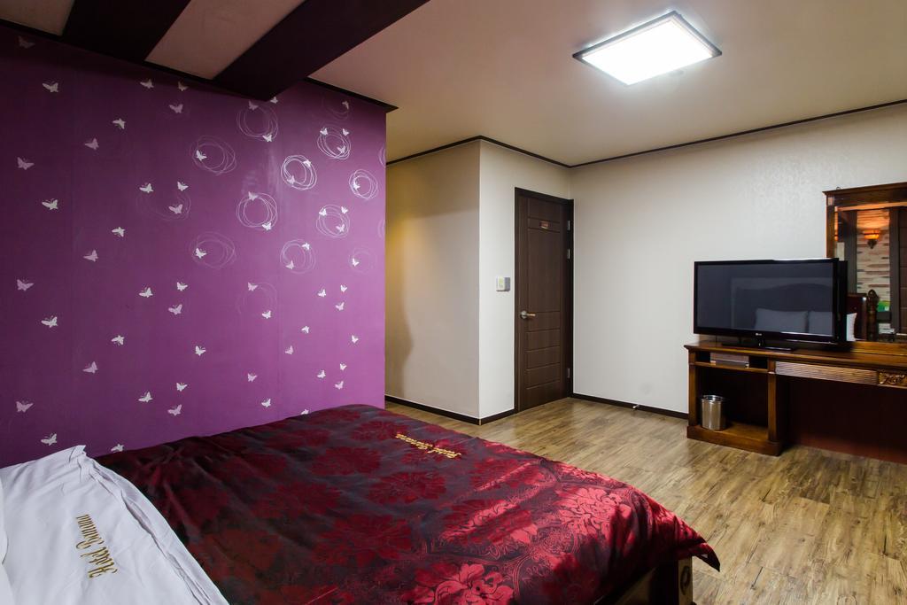 Guangju Hotel Banana Кванджу Экстерьер фото