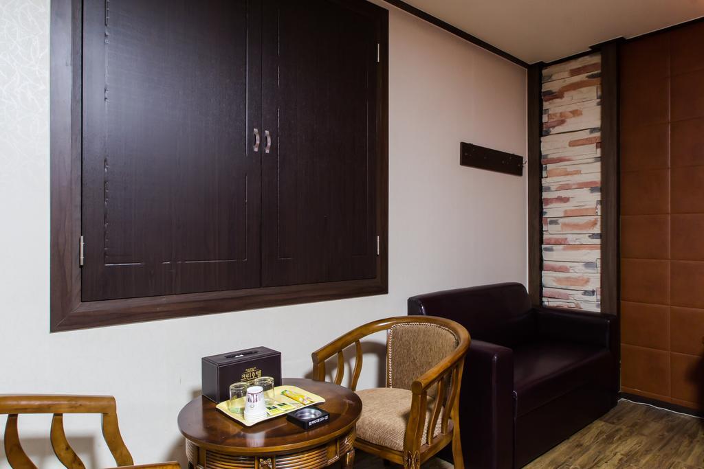 Guangju Hotel Banana Кванджу Экстерьер фото