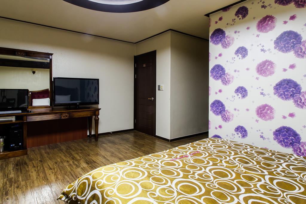 Guangju Hotel Banana Кванджу Экстерьер фото
