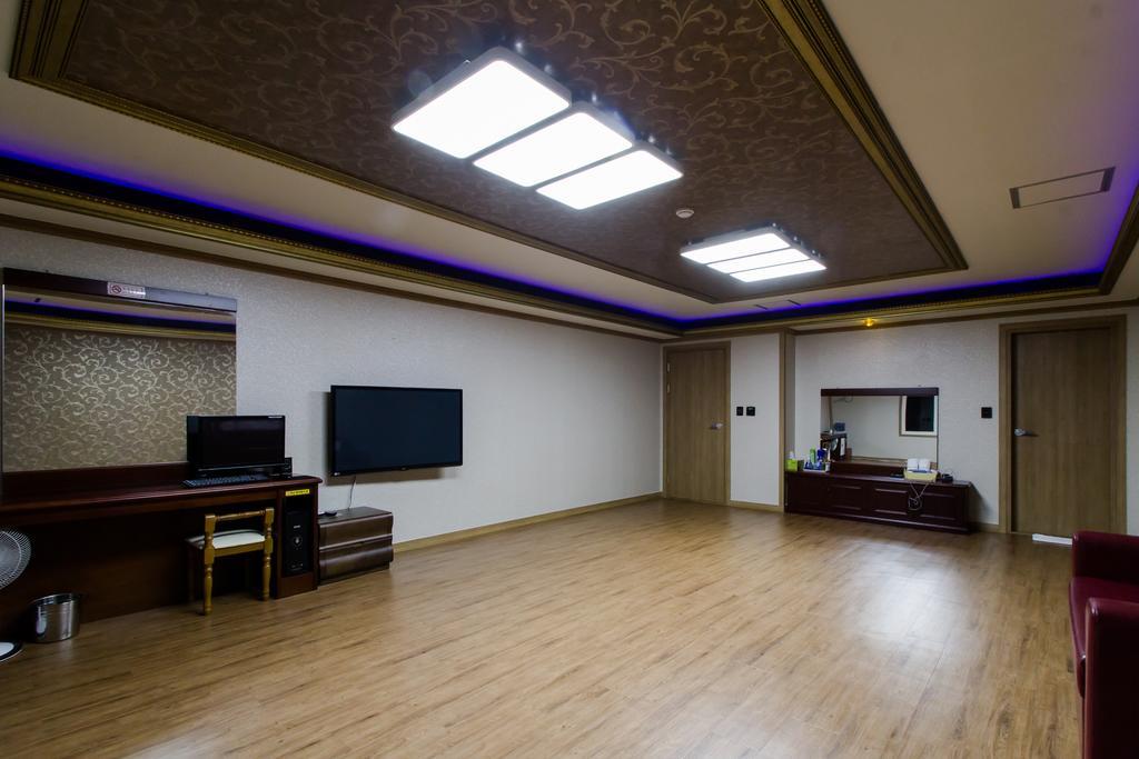 Guangju Hotel Banana Кванджу Экстерьер фото