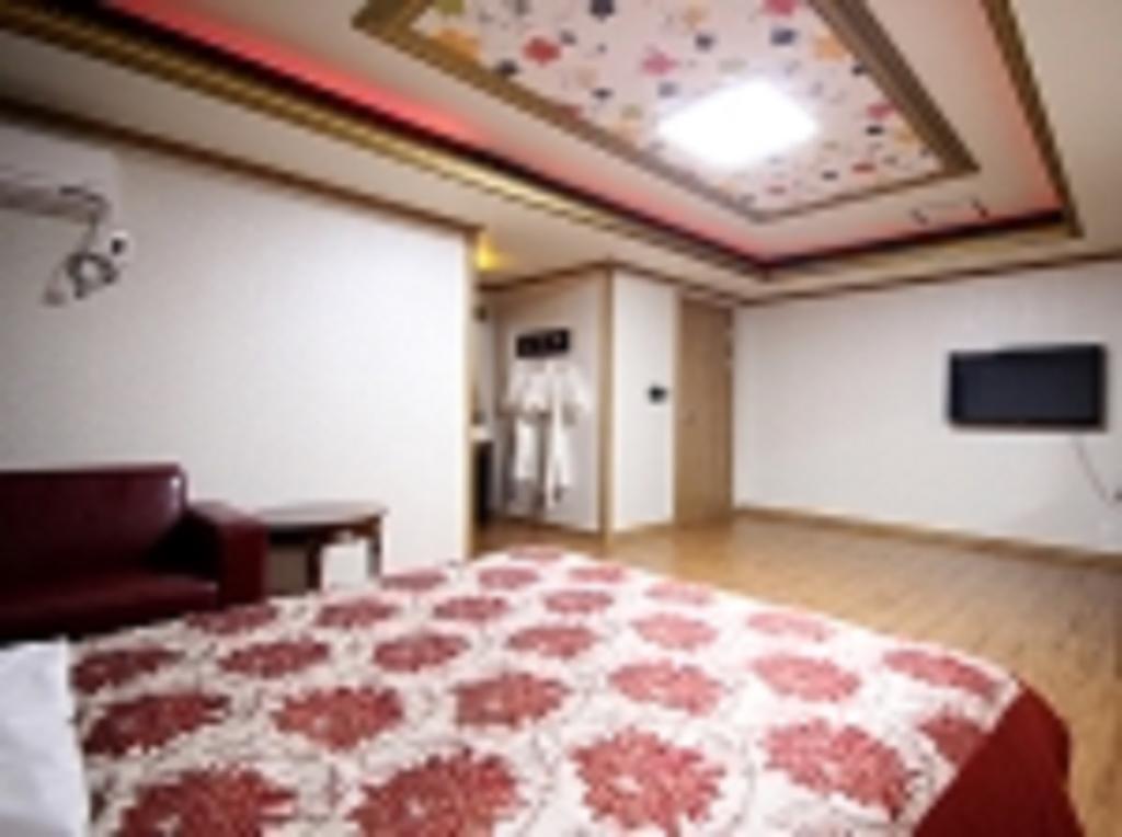 Guangju Hotel Banana Кванджу Экстерьер фото