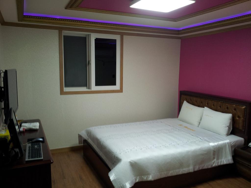 Guangju Hotel Banana Кванджу Экстерьер фото