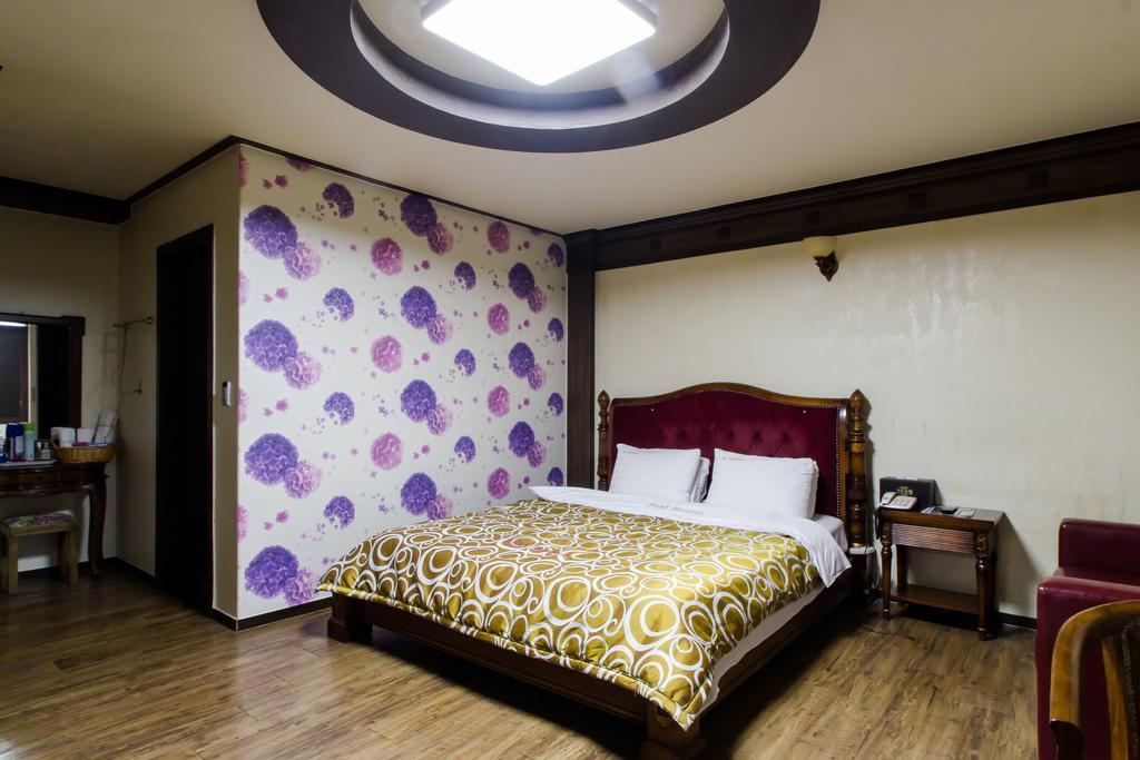 Guangju Hotel Banana Кванджу Экстерьер фото