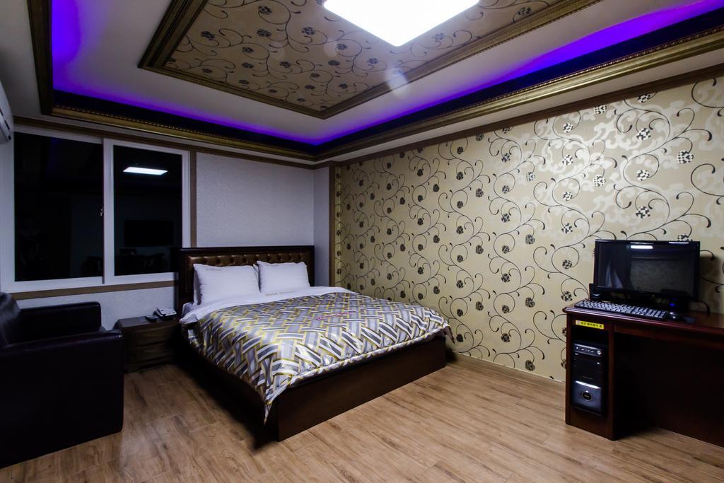 Guangju Hotel Banana Кванджу Экстерьер фото
