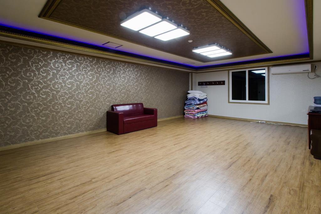 Guangju Hotel Banana Кванджу Экстерьер фото