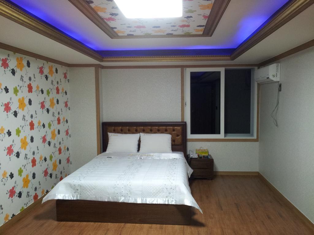 Guangju Hotel Banana Кванджу Экстерьер фото