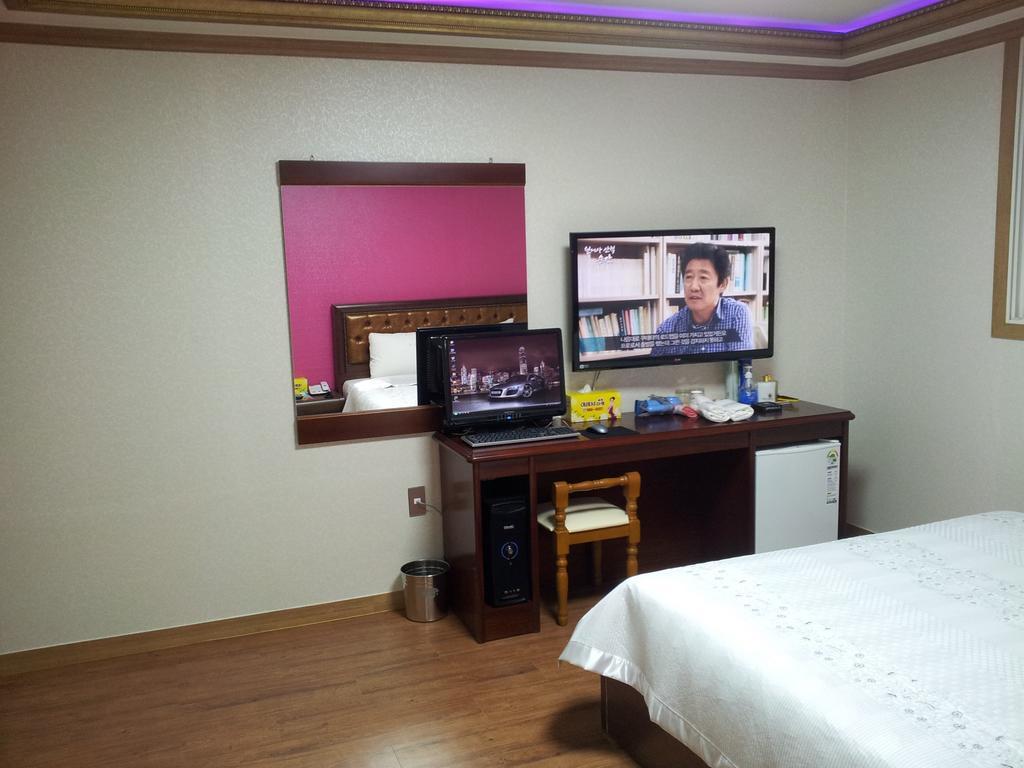 Guangju Hotel Banana Кванджу Экстерьер фото