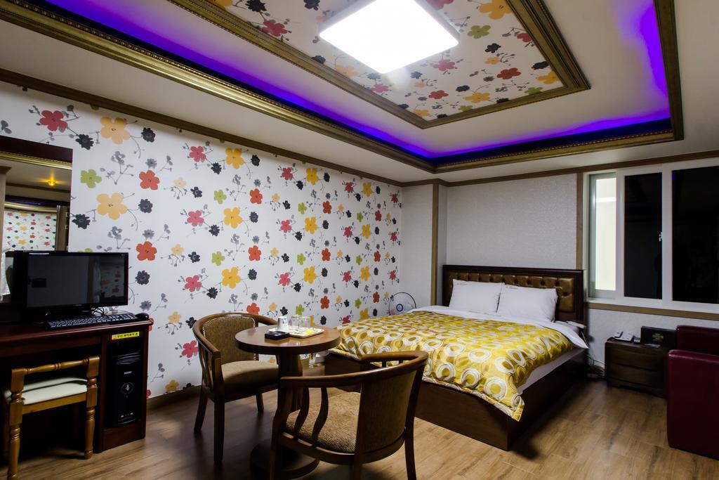 Guangju Hotel Banana Кванджу Экстерьер фото