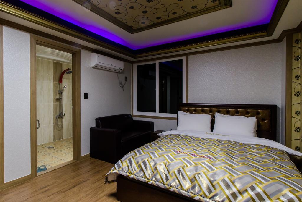 Guangju Hotel Banana Кванджу Экстерьер фото