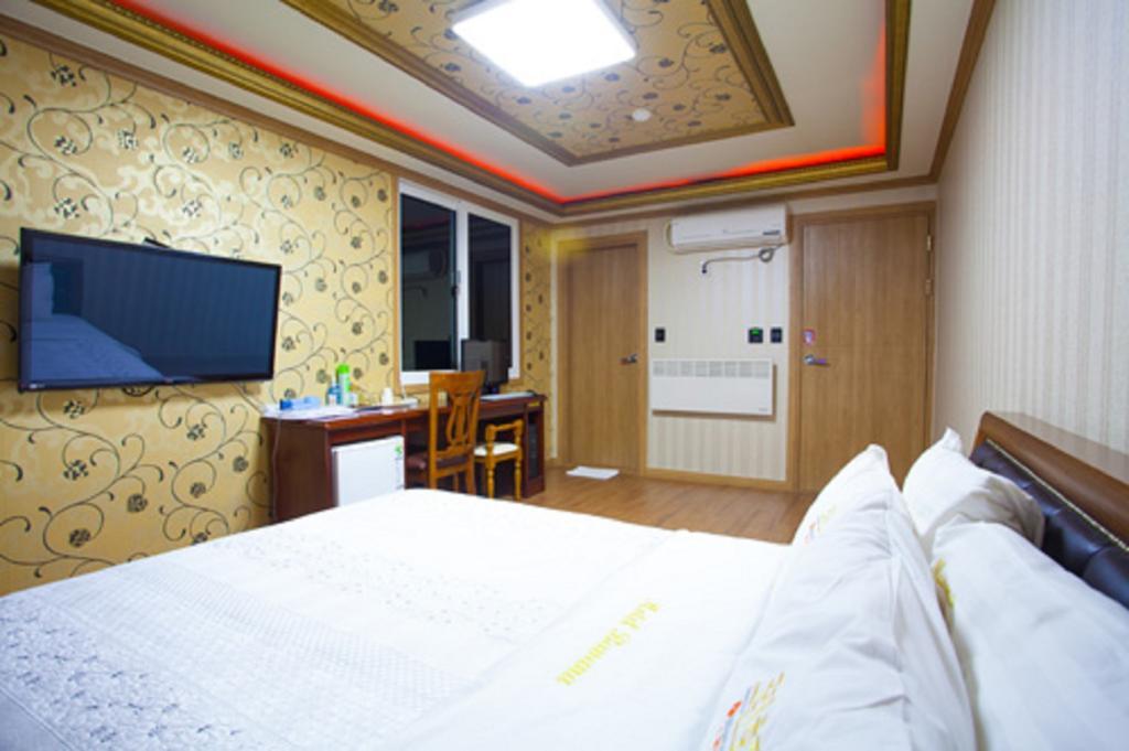 Guangju Hotel Banana Кванджу Экстерьер фото
