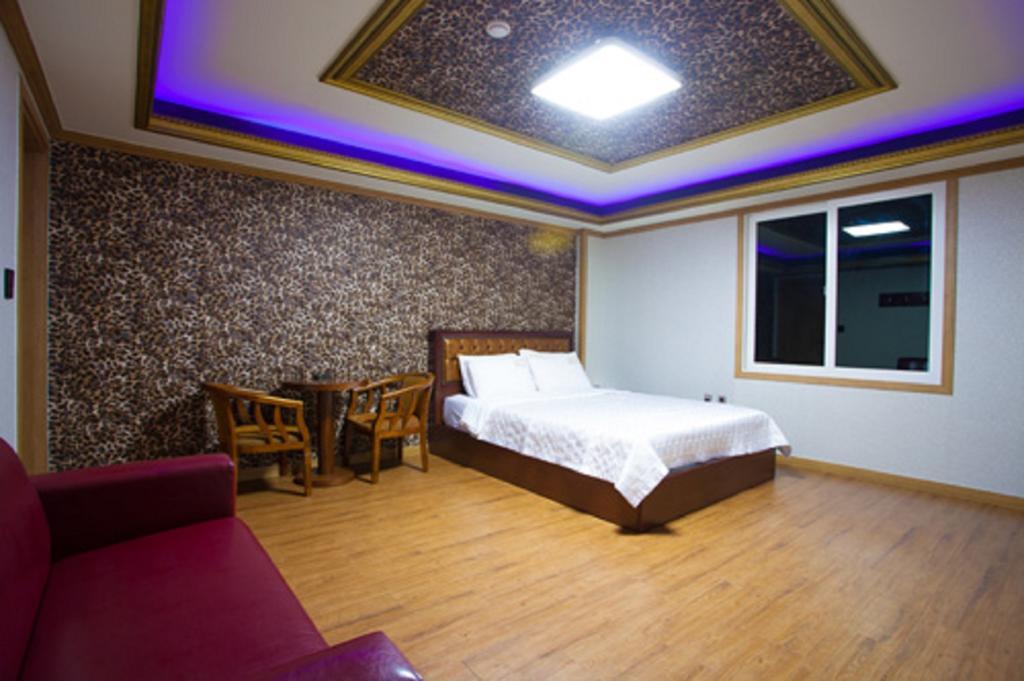 Guangju Hotel Banana Кванджу Экстерьер фото