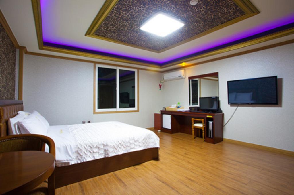 Guangju Hotel Banana Кванджу Экстерьер фото