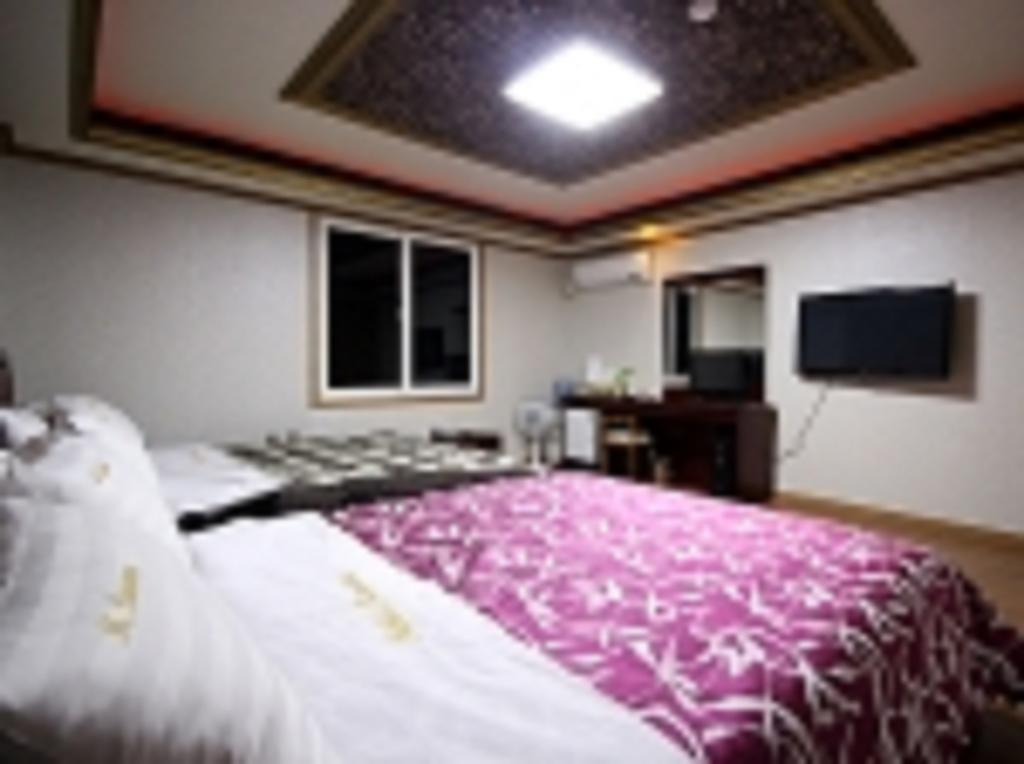 Guangju Hotel Banana Кванджу Экстерьер фото
