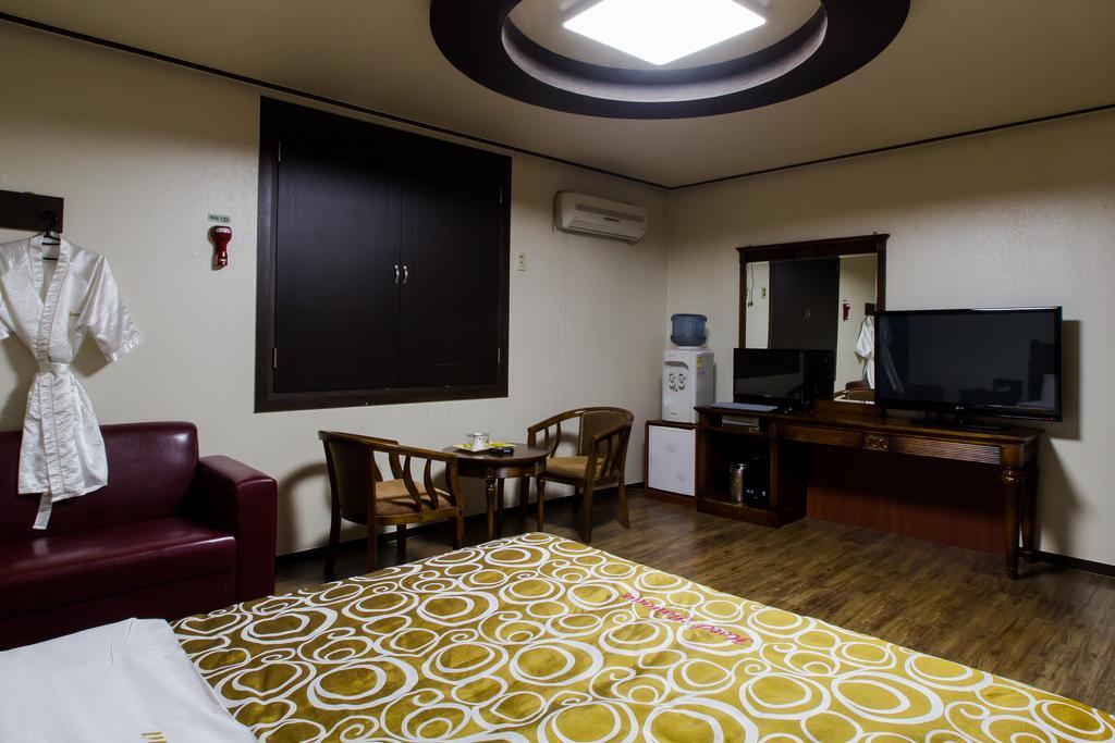 Guangju Hotel Banana Кванджу Экстерьер фото