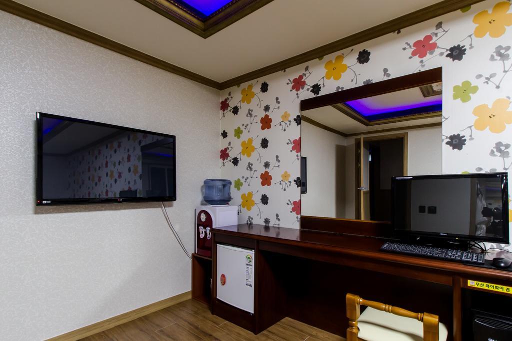 Guangju Hotel Banana Кванджу Экстерьер фото