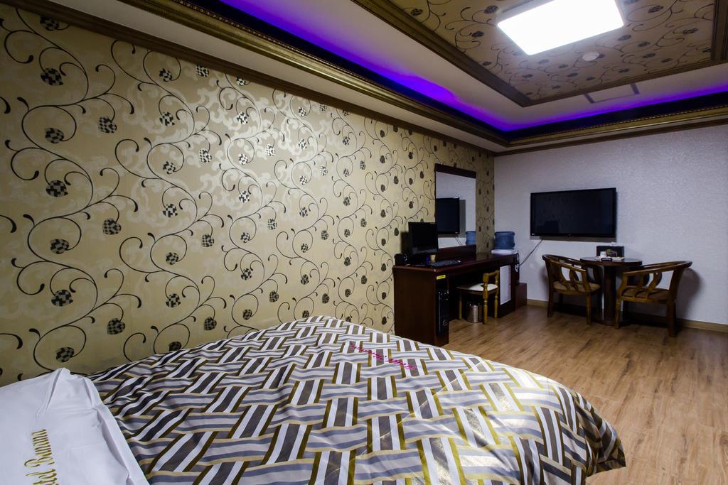 Guangju Hotel Banana Кванджу Экстерьер фото