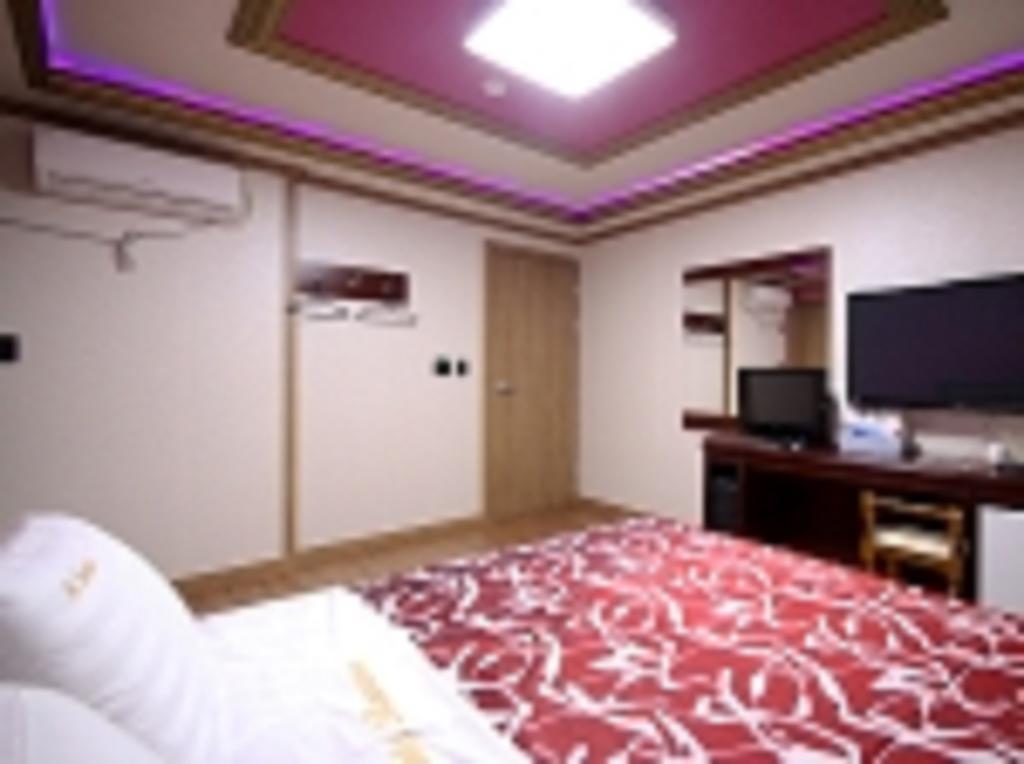 Guangju Hotel Banana Кванджу Экстерьер фото
