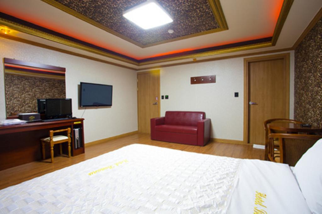 Guangju Hotel Banana Кванджу Экстерьер фото