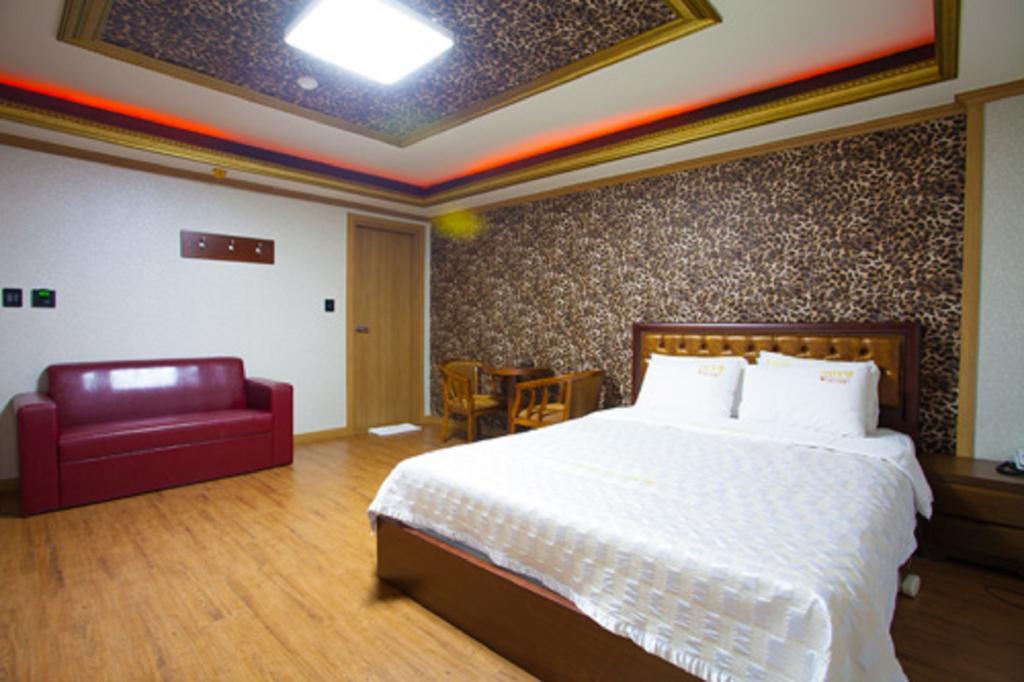 Guangju Hotel Banana Кванджу Экстерьер фото